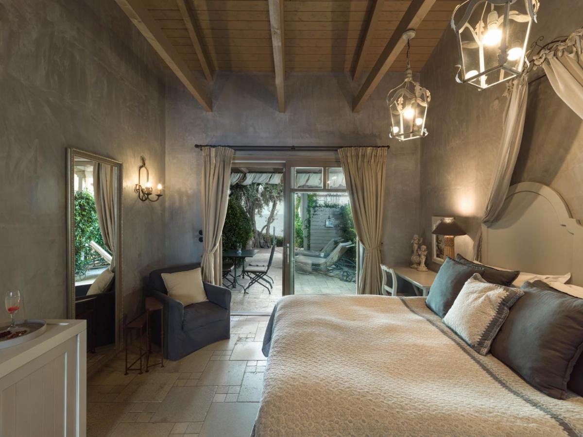 Six Keys Hotel Афисос Екстериор снимка