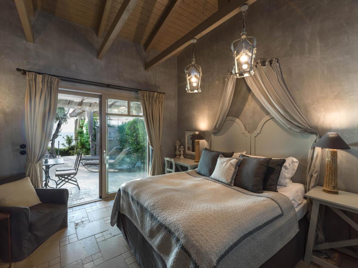 Six Keys Hotel Афисос Екстериор снимка