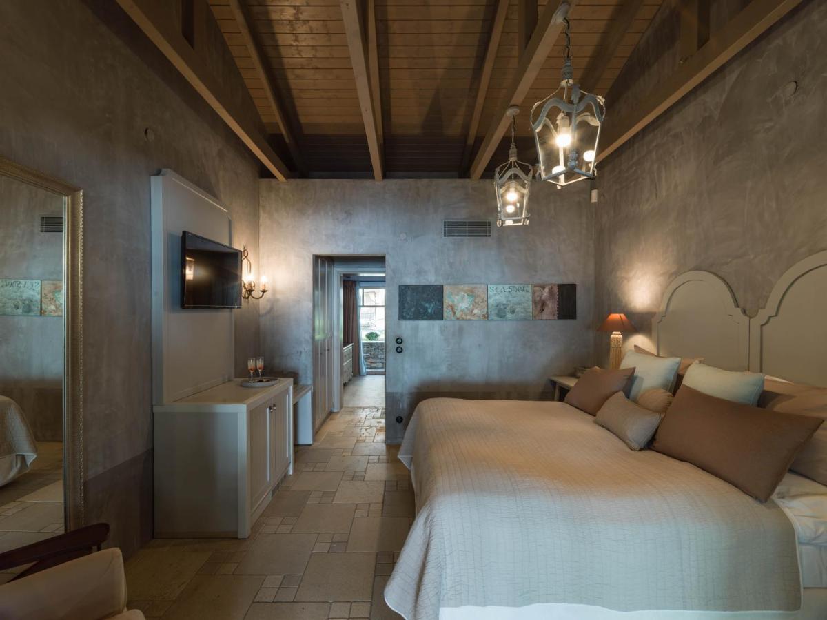 Six Keys Hotel Афисос Екстериор снимка
