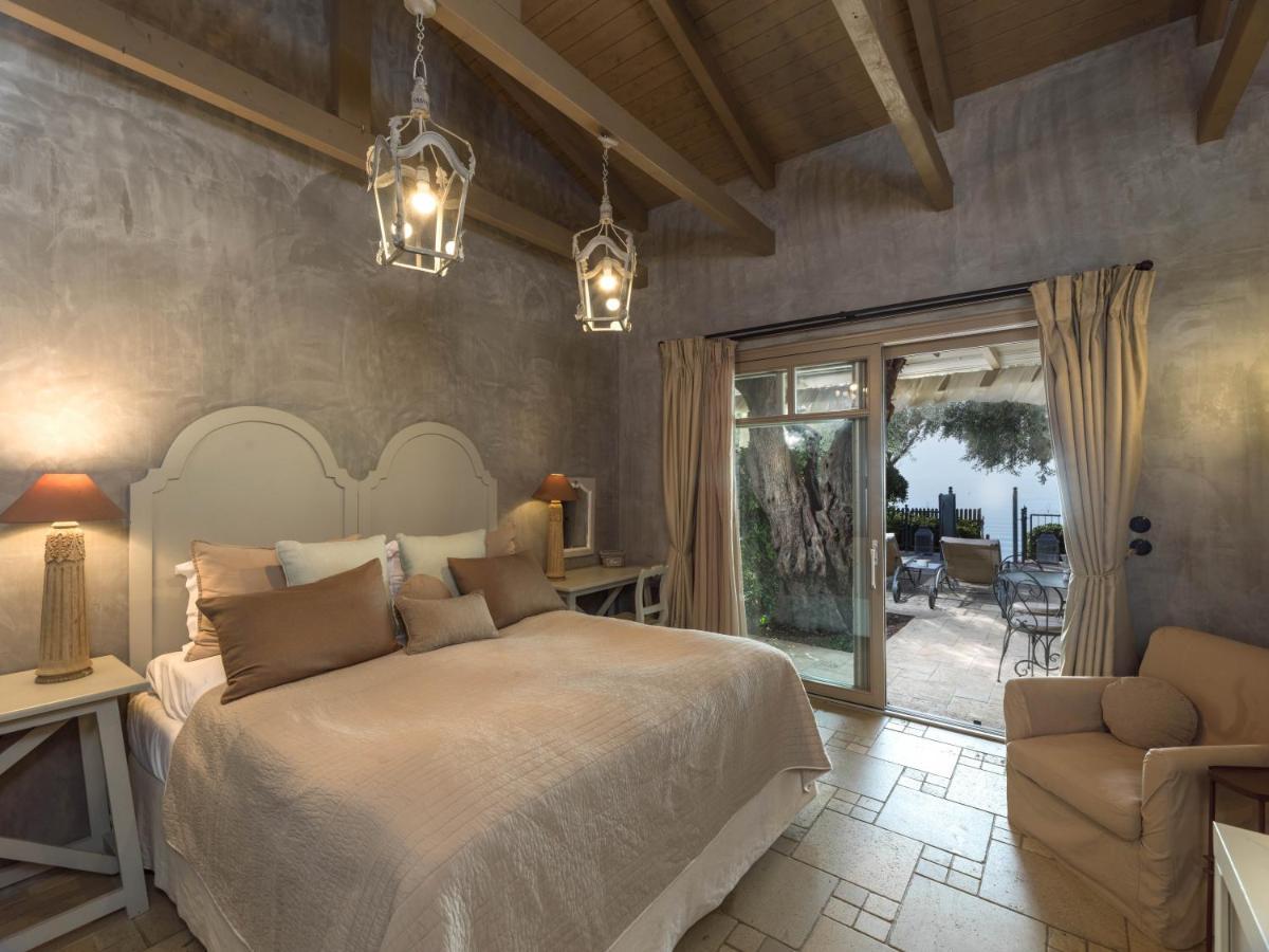 Six Keys Hotel Афисос Екстериор снимка