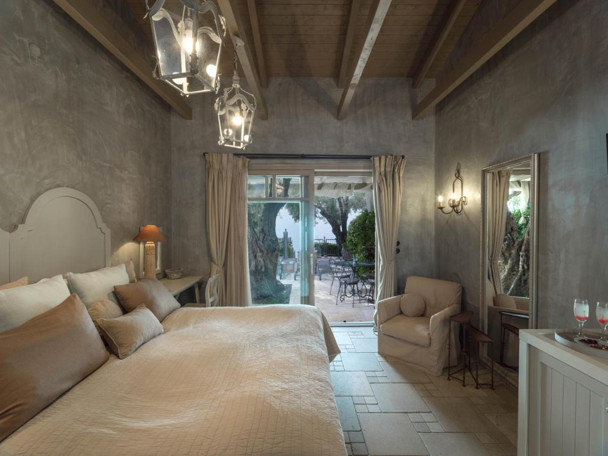 Six Keys Hotel Афисос Екстериор снимка