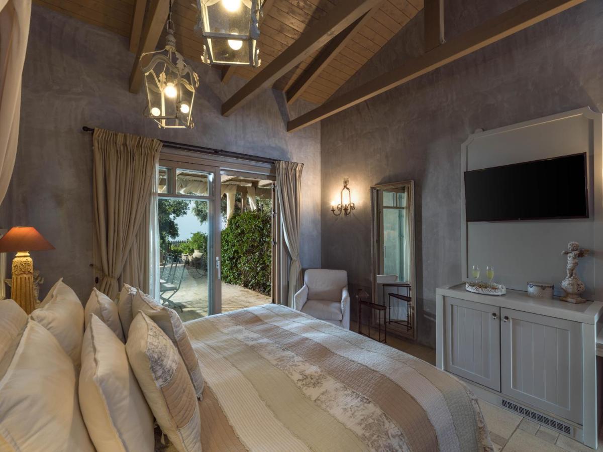 Six Keys Hotel Афисос Екстериор снимка