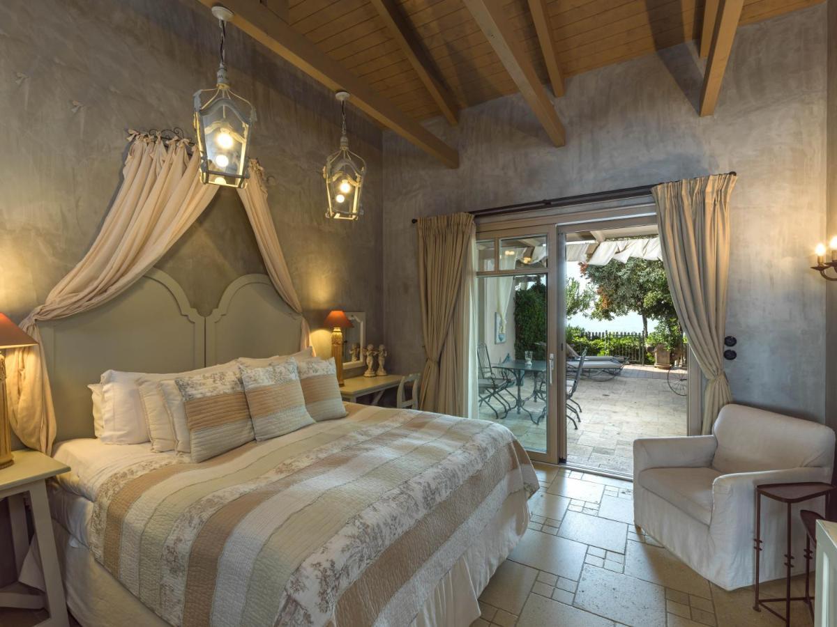 Six Keys Hotel Афисос Екстериор снимка