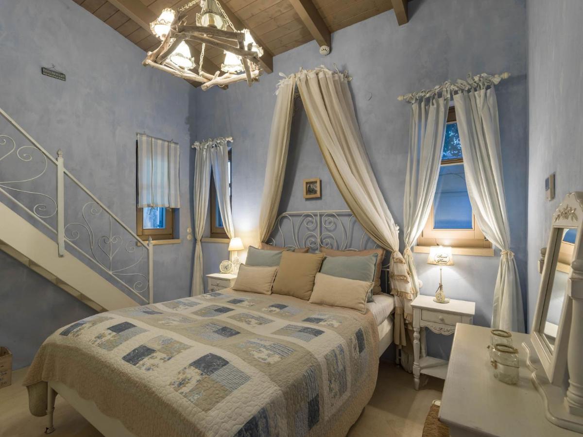 Six Keys Hotel Афисос Екстериор снимка