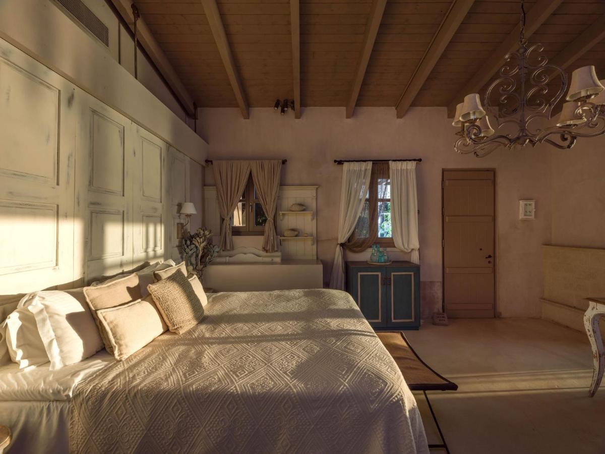 Six Keys Hotel Афисос Екстериор снимка
