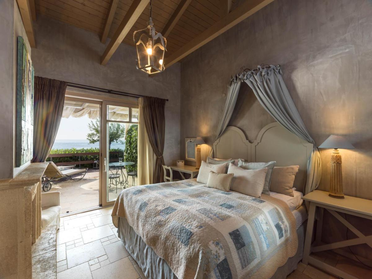 Six Keys Hotel Афисос Екстериор снимка