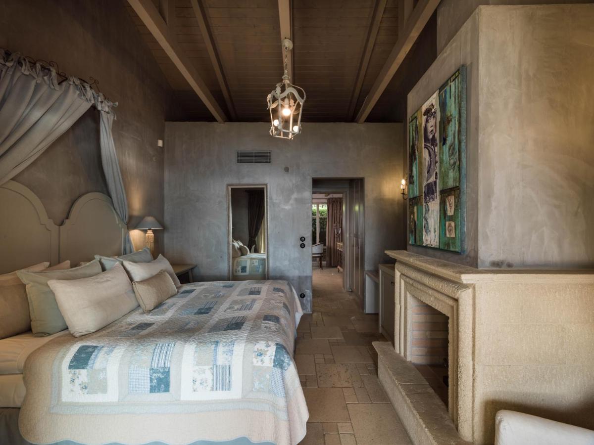 Six Keys Hotel Афисос Екстериор снимка