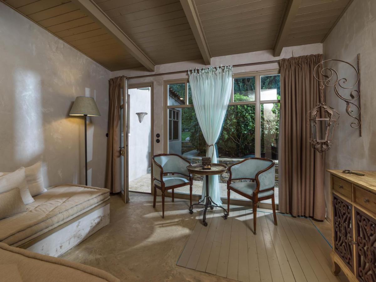 Six Keys Hotel Афисос Екстериор снимка