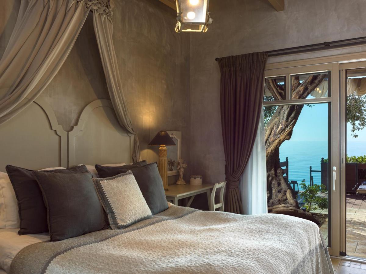 Six Keys Hotel Афисос Екстериор снимка