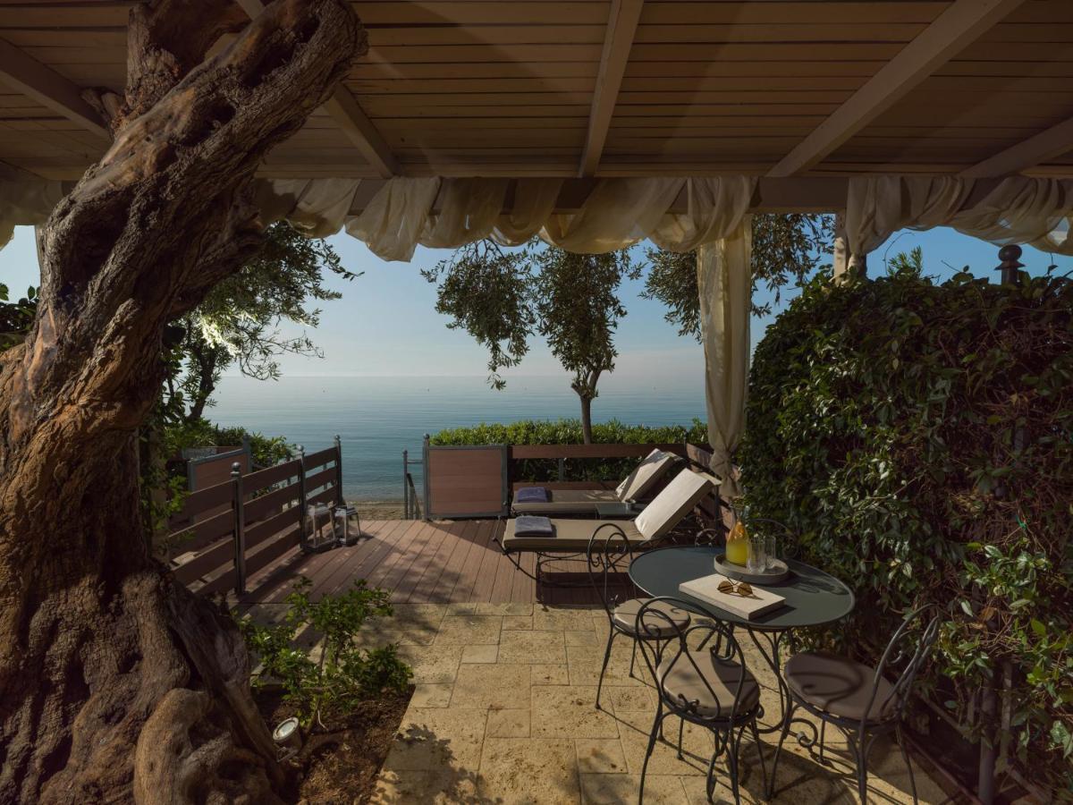 Six Keys Hotel Афисос Екстериор снимка