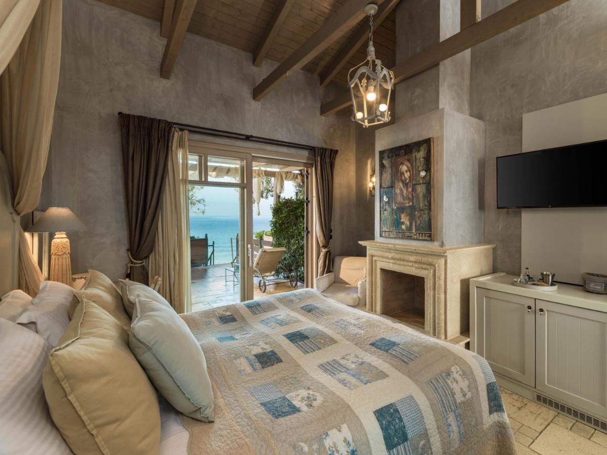 Six Keys Hotel Афисос Екстериор снимка