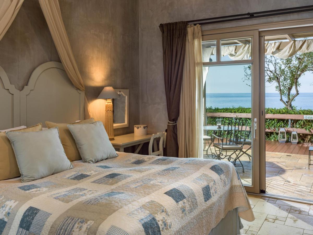 Six Keys Hotel Афисос Екстериор снимка