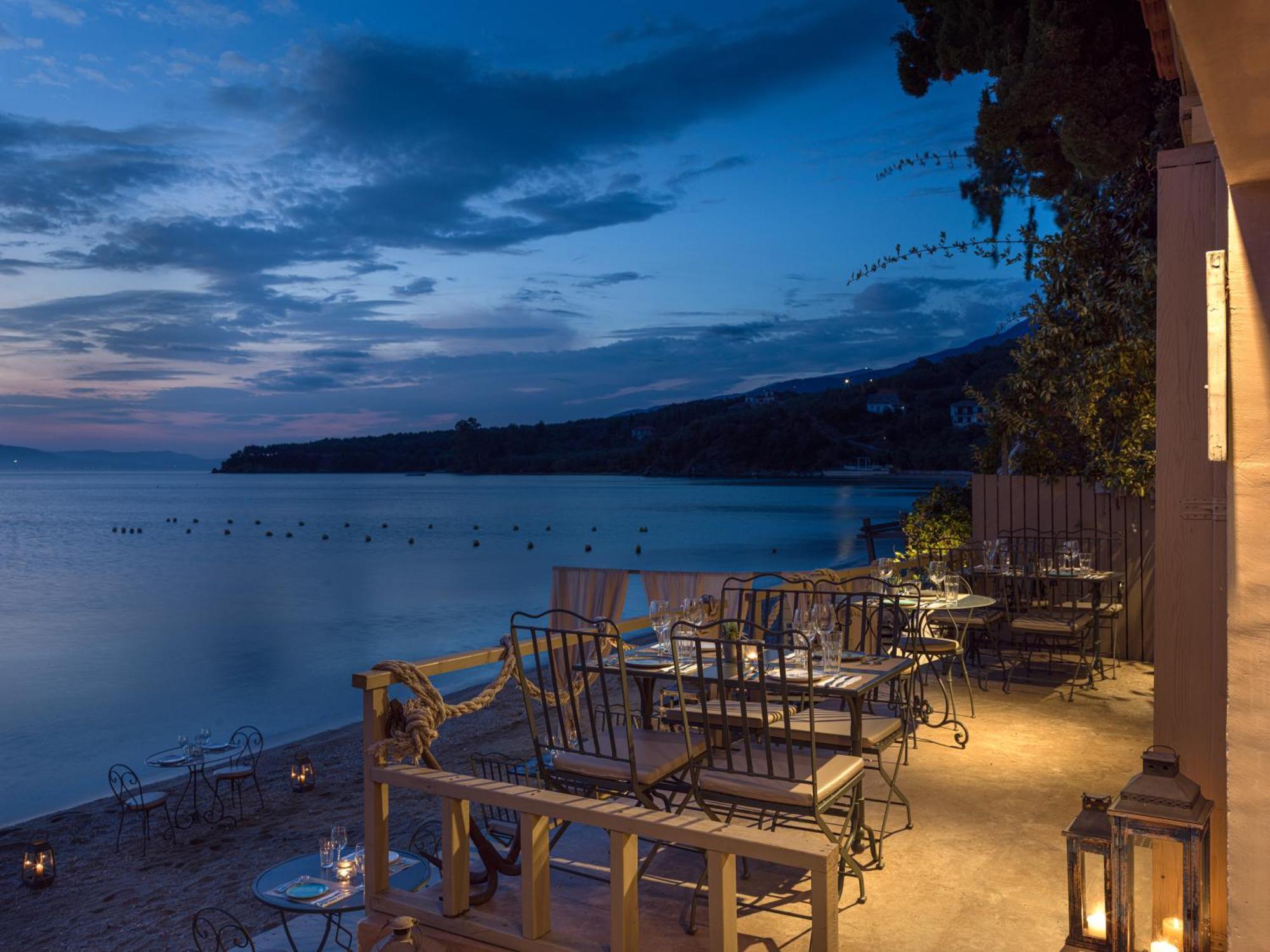 Six Keys Hotel Афисос Екстериор снимка