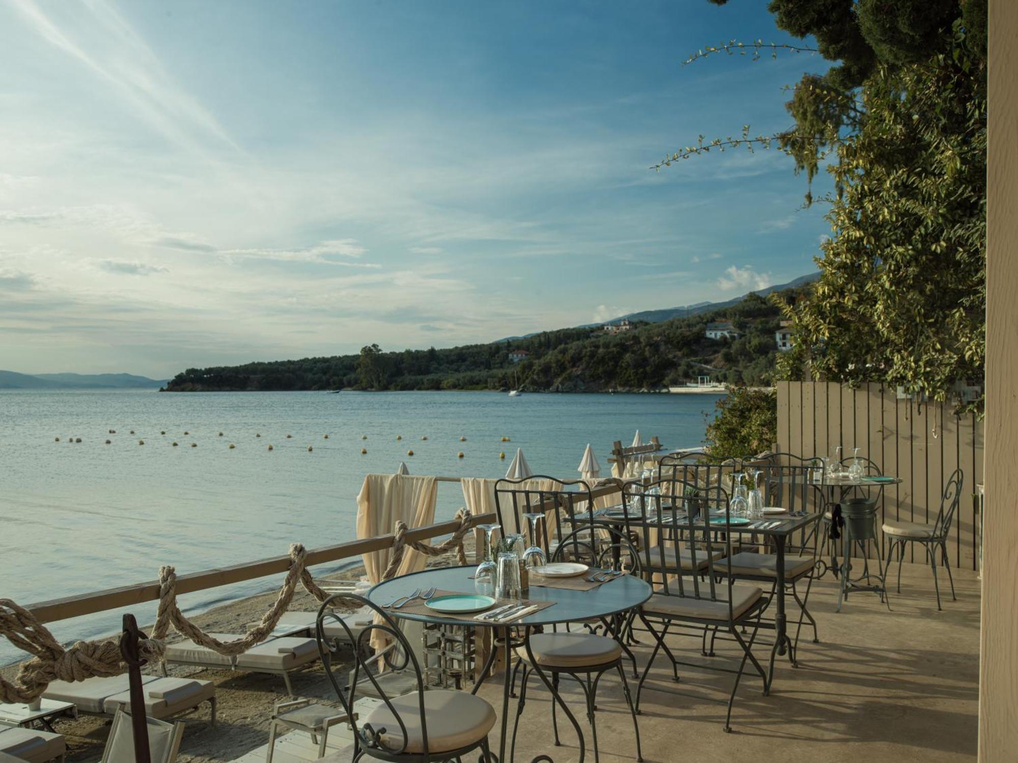 Six Keys Hotel Афисос Екстериор снимка