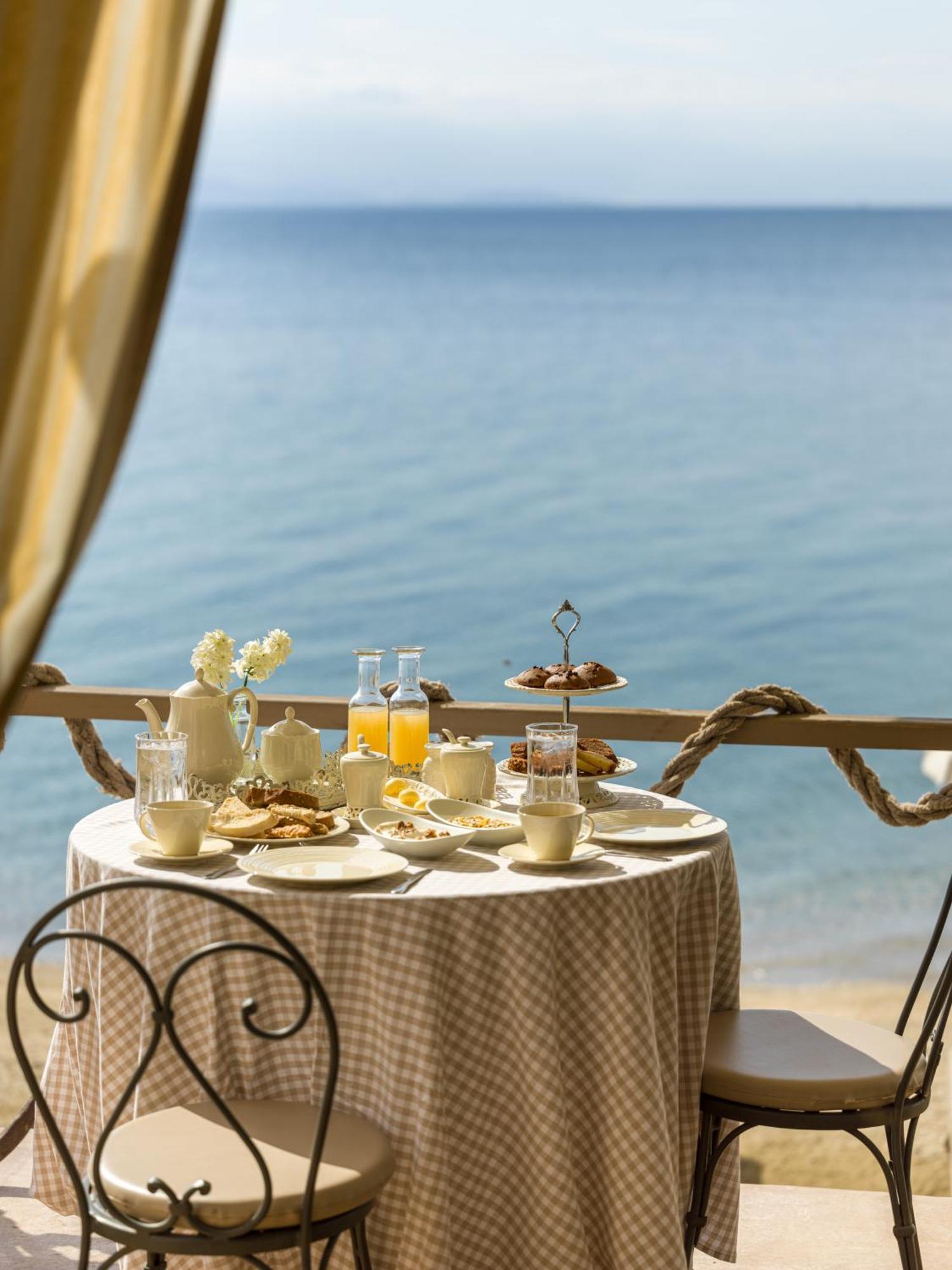 Six Keys Hotel Афисос Екстериор снимка