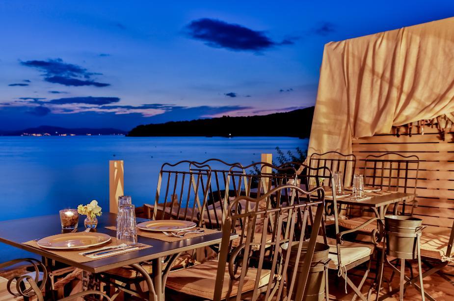 Six Keys Hotel Афисос Екстериор снимка