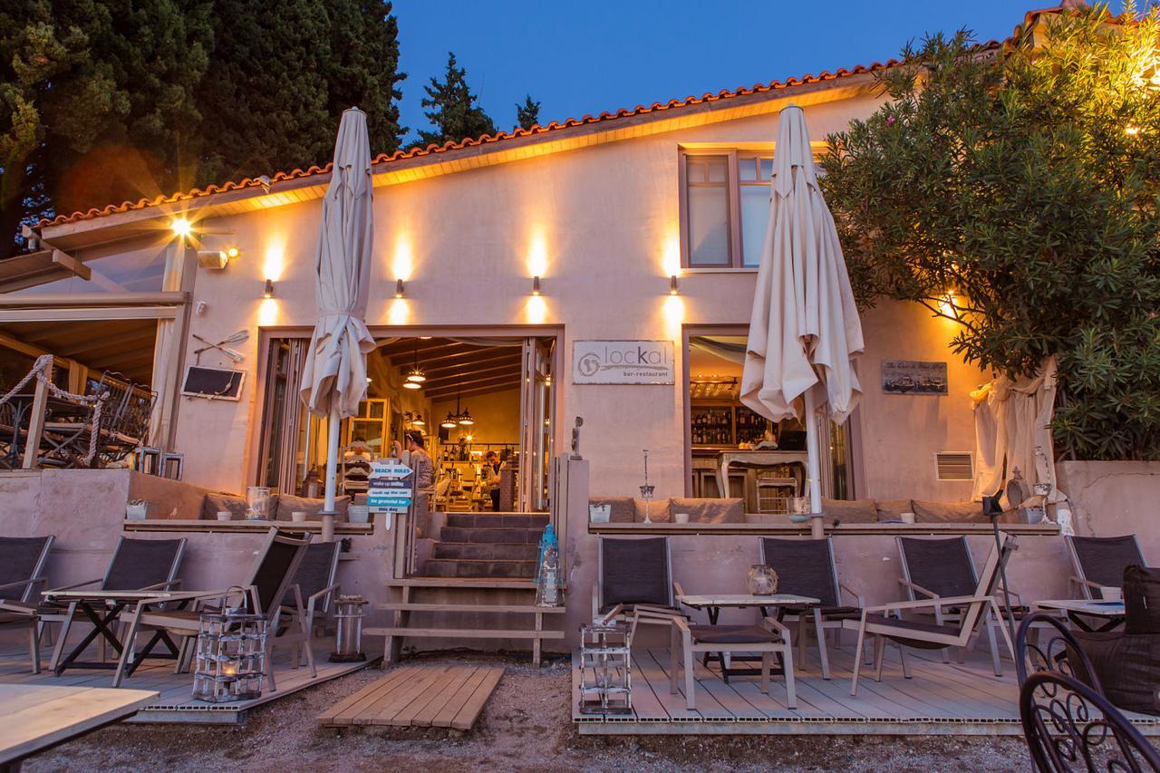 Six Keys Hotel Афисос Екстериор снимка