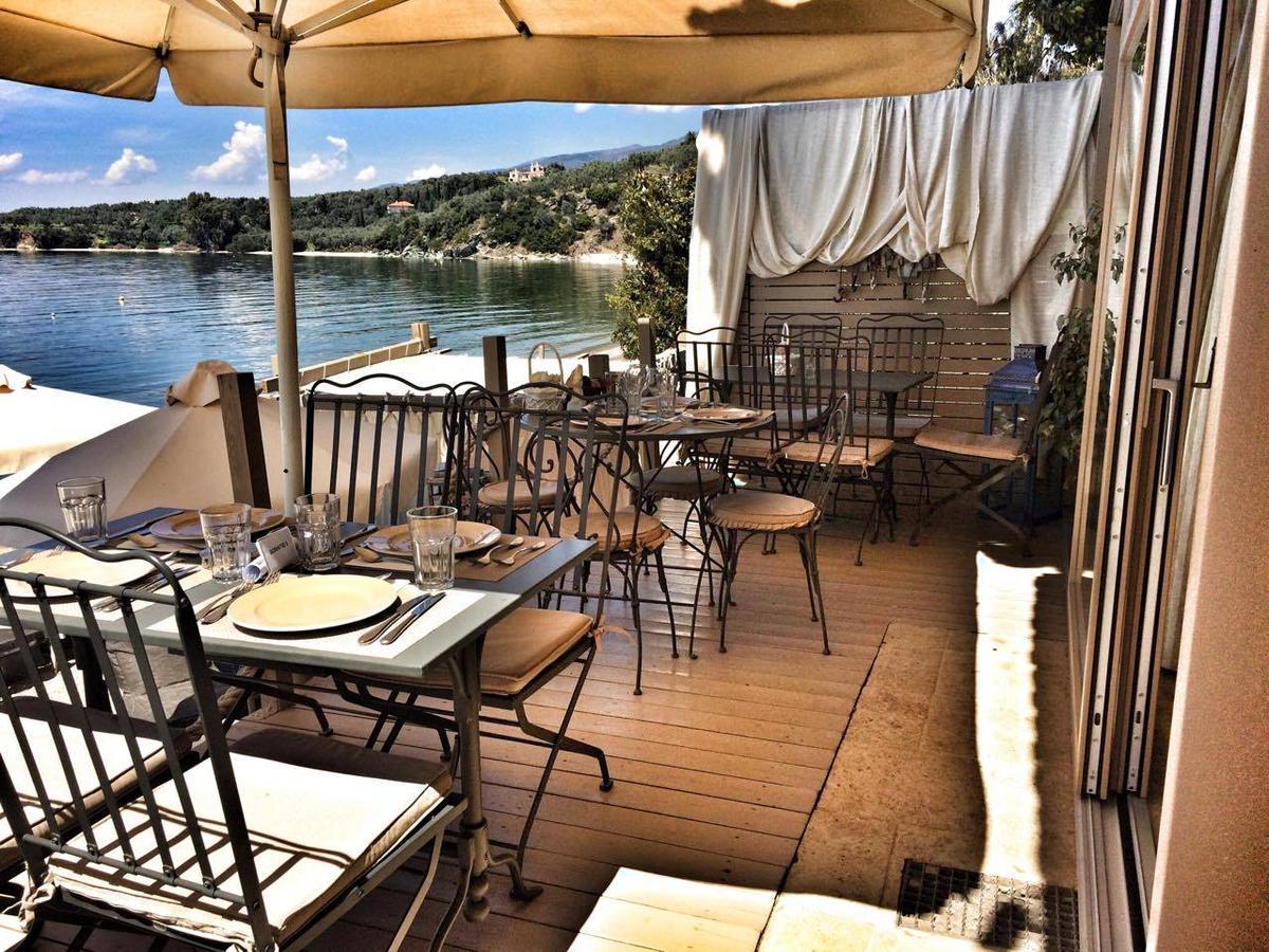 Six Keys Hotel Афисос Екстериор снимка
